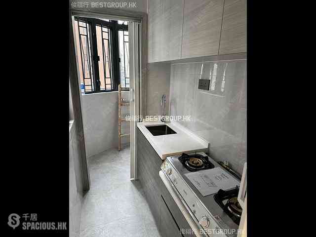 Sai Ying Pun - Fu Moon Building 07