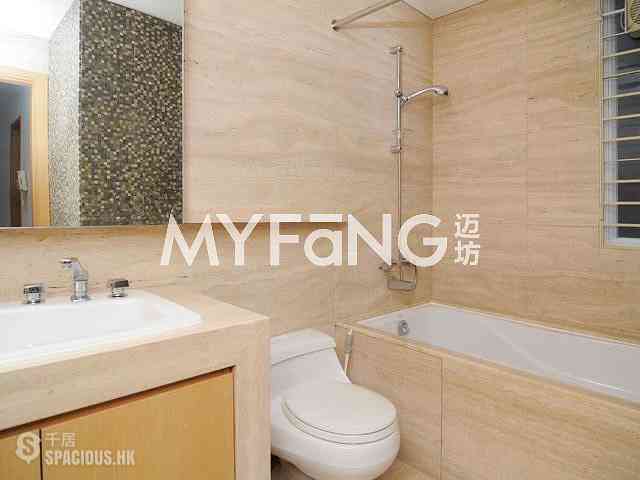 Chung Hom Kok - Pinewaver Villas 11