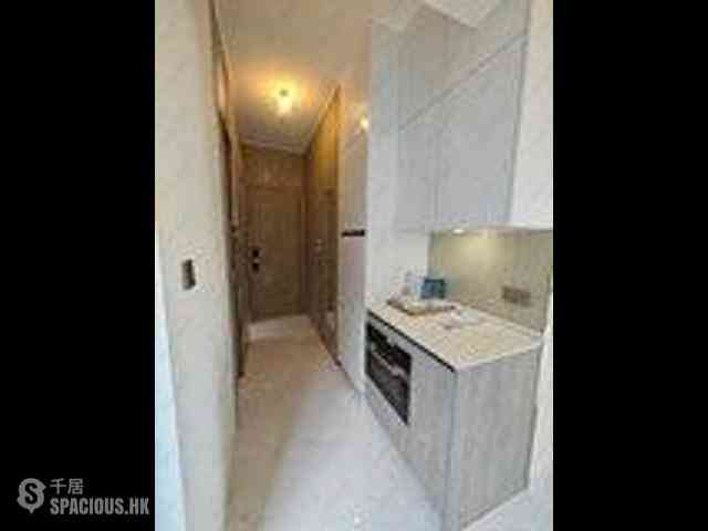 Sai Ying Pun - The Queens 10
