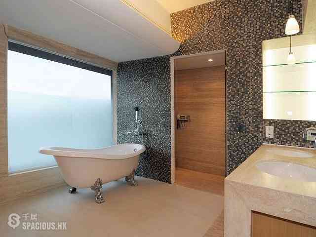 Chung Hom Kok - Pinewaver Villas 07