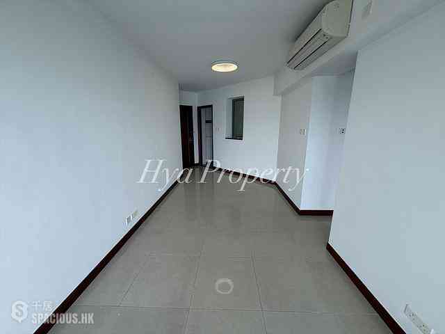 Kennedy Town - The Merton 04
