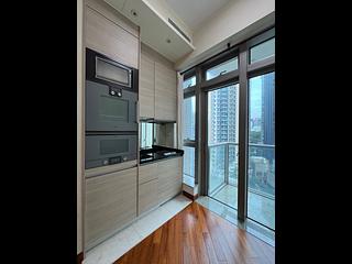 Wan Chai - The Avenue Phase 2 Block 2 03