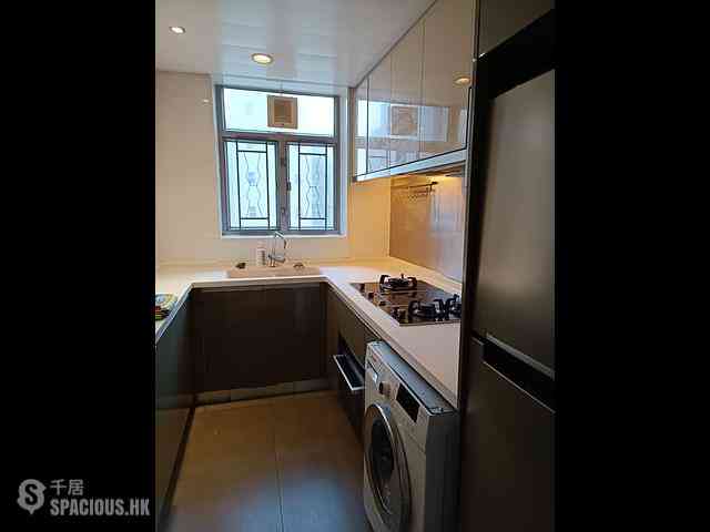 Sai Ying Pun - Island Crest Block 2 02