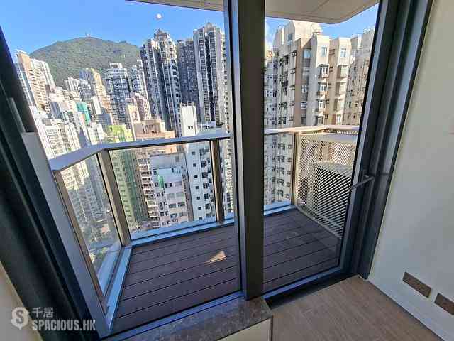 Sai Ying Pun - Des Voeux W Residence 01