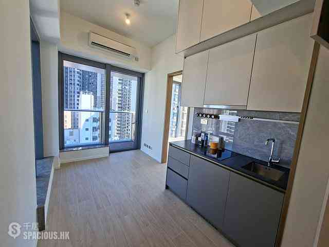 Sai Ying Pun - Des Voeux W Residence 04