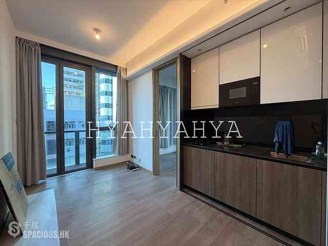 Sai Ying Pun - Two・Artlane 01