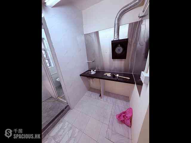 Mong Kok - 1067, Canton Road 08