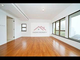 The Peak - Mount Austin Estate 10
