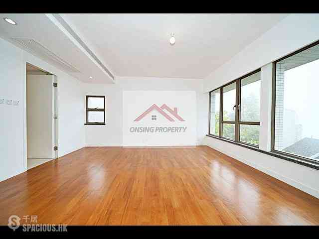 The Peak - Mount Austin Estate 10