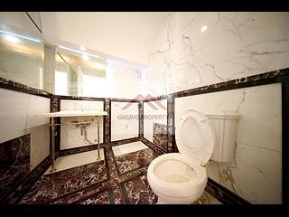 The Peak - Mount Austin Estate 10