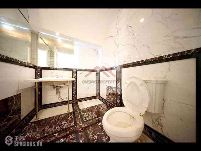 The Peak - Mount Austin Estate 10