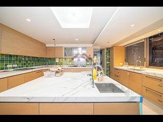 Shouson Hill - Yue Hing Court 04