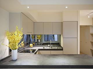 Mid Levels Central - Sun Fat Building 02