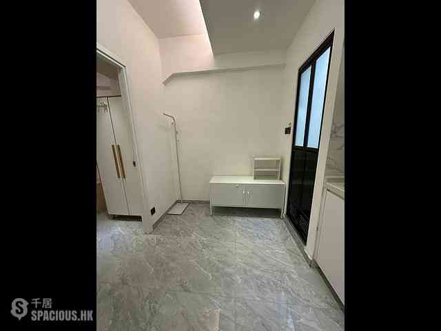 Mong Kok - 122, Tung Choi Street 01