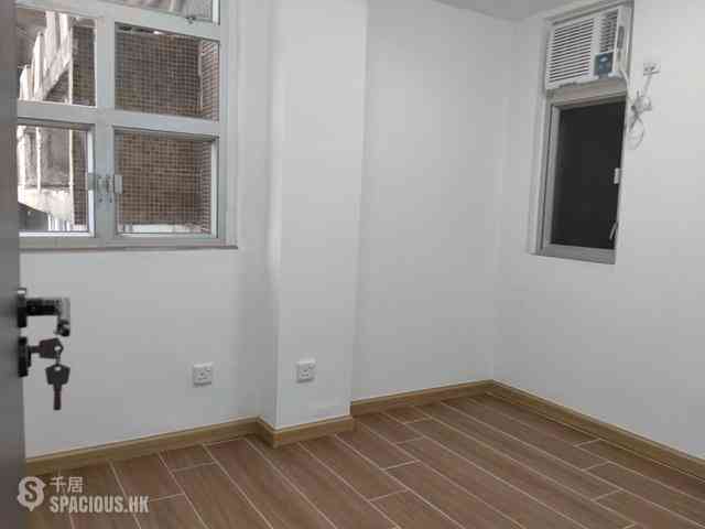 Sheung Wan - Tak Fung Building 09