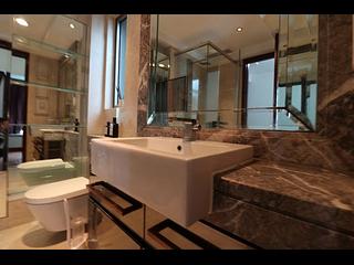 Wan Chai - The Avenue Phase 1 03