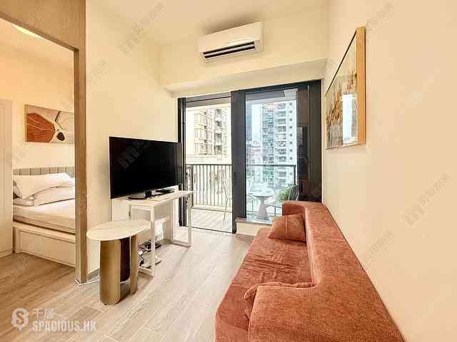 Sai Ying Pun - The Queens 01