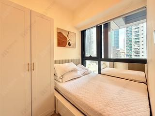Sai Ying Pun - The Queens 02