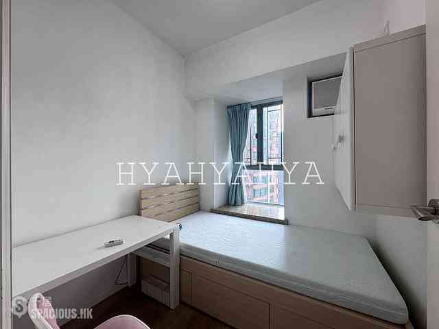 Sheung Wan - Queen's Terrace 02
