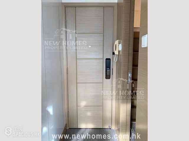 Tai Hang - Gold King Mansion 01