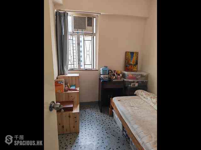 Sai Ying Pun - Kiu Shing Building 01