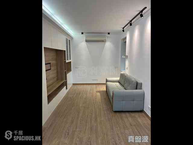 Wan Chai - Royal Court 04