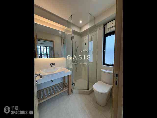 Mid Levels West - Peace Court 05