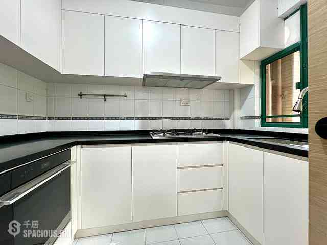 Mid Levels Central - Hillsborough Court Block 2 04