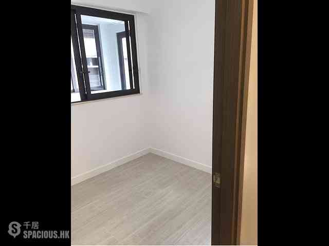 Wan Chai - Chin Hung Building 04