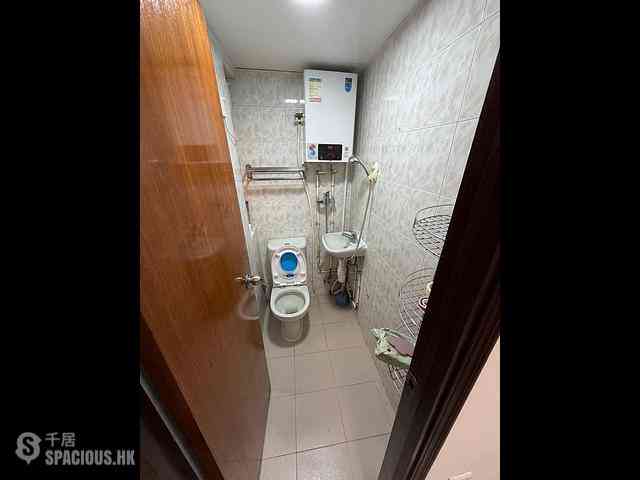 Tai Kok Tsui - Cosmopolitan Estates Tai Wai Building (Block L) 03
