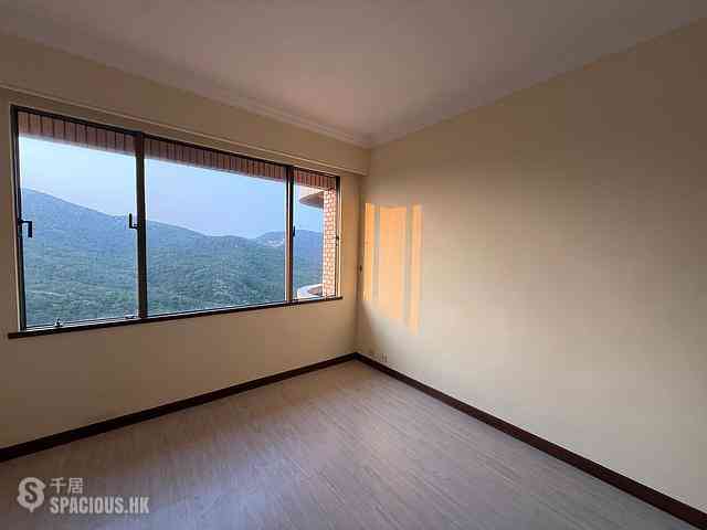 Lok Ma Chau - Sunny Hills 02