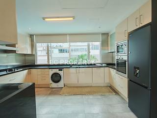 Chung Hom Kok - Cypresswaver Villas 07