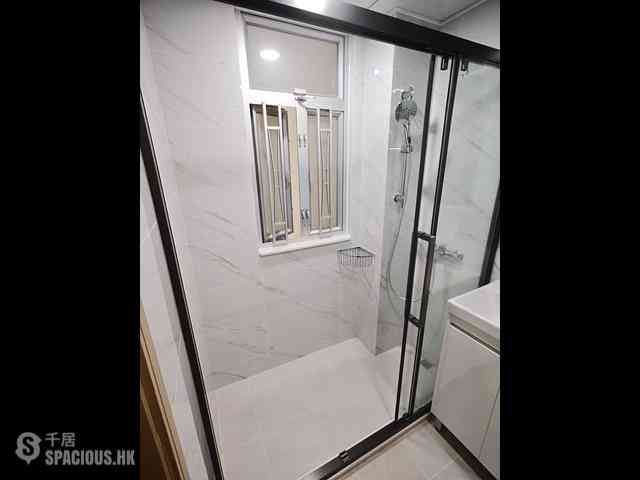 Wan Chai - Hennessy Road Court 01