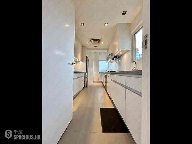 Mid Levels East - Bowen Place 08