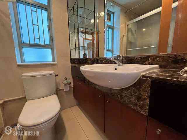 Tung Chung - Seaview Crescent Block 5 08