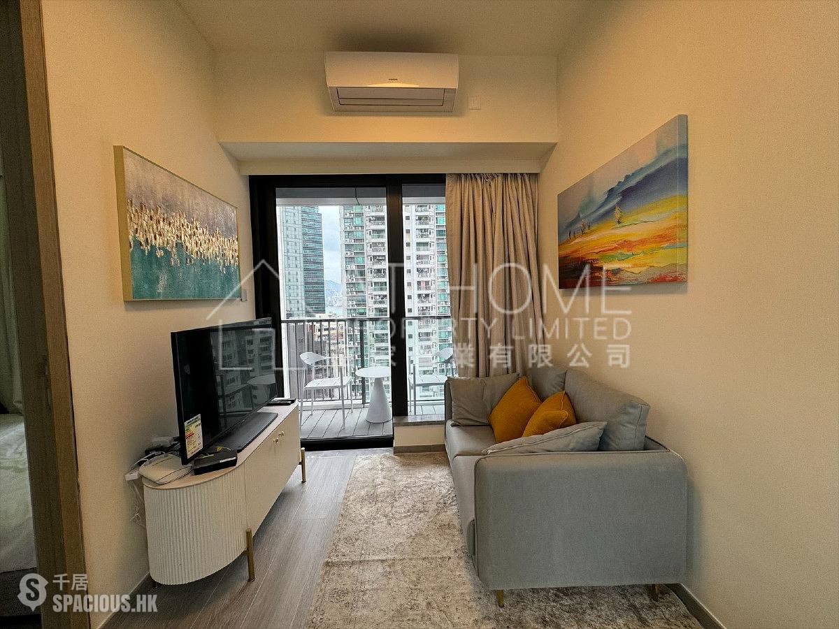 Sai Ying Pun - The Queens 01