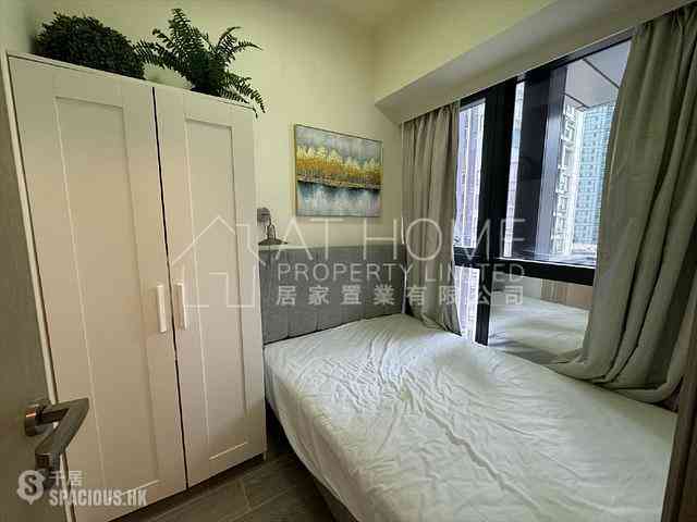 Sai Ying Pun - The Queens 02