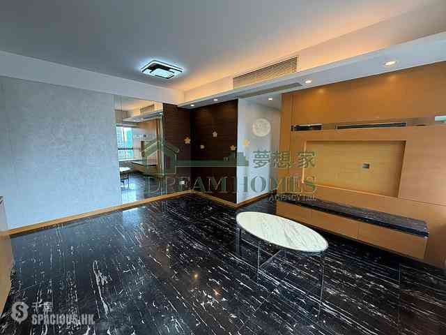 Soho - Centrepoint 04