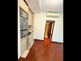 Wan Chai - The Avenue Phase 1 Block 5 02