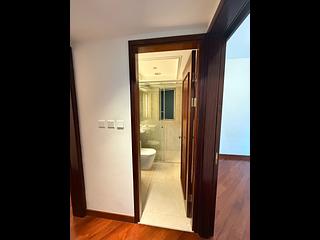 Wan Chai - The Avenue Phase 1 Block 5 04