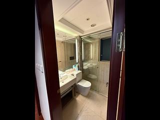 Wan Chai - The Avenue Phase 1 Block 5 07