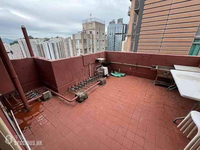 Shau Kei Wan - Ka Fook Building 02