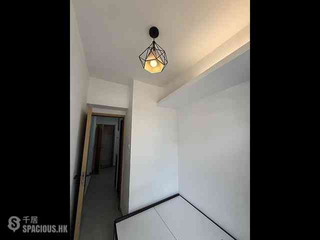 Prince Edward - Lee Man Building 02