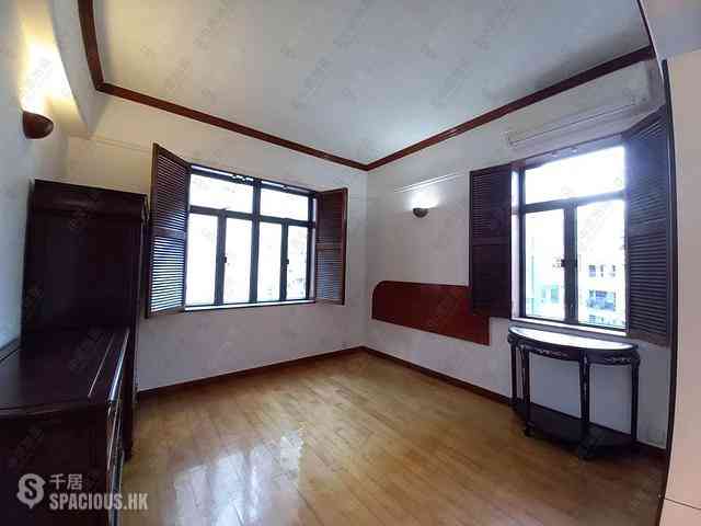 Mid Levels Central - Pak Fai Mansion 07