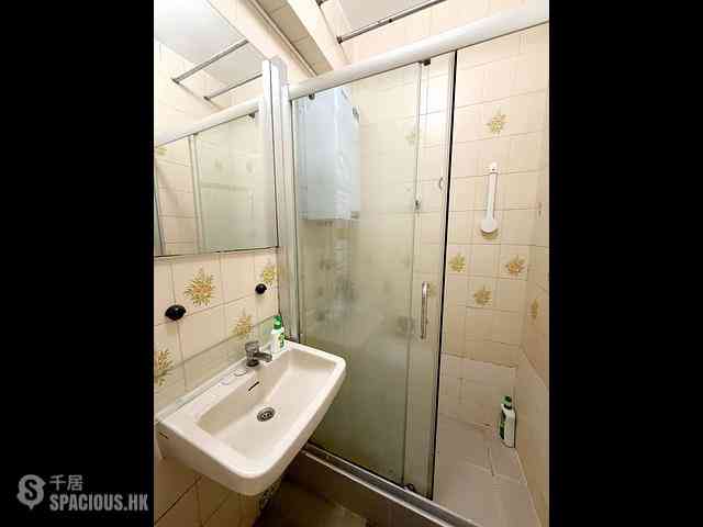 Shau Kei Wan - Hong Wah Mansion 05