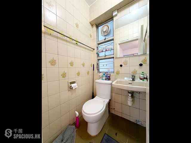 Shau Kei Wan - Hong Wah Mansion 04