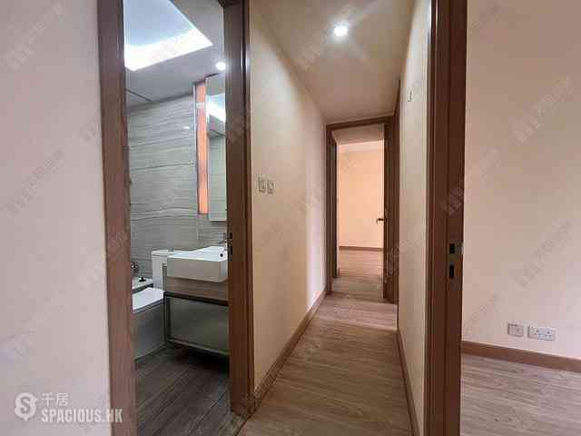 Sai Ying Pun - Island Crest 01