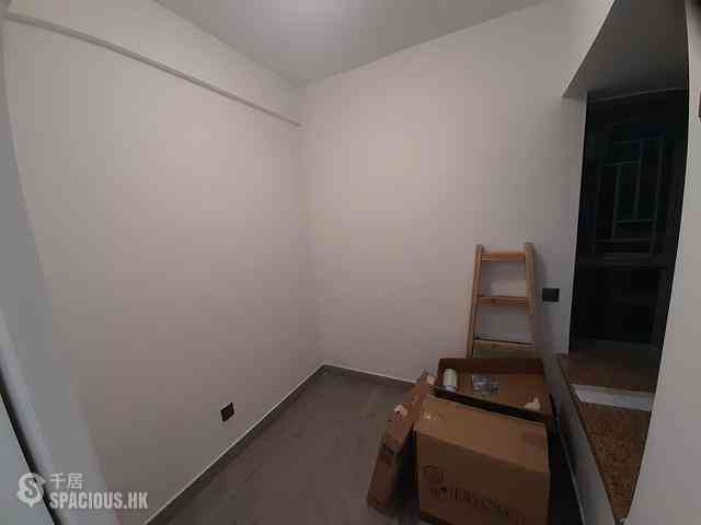 Sheung Wan - Queen's Terrace Block 1 06
