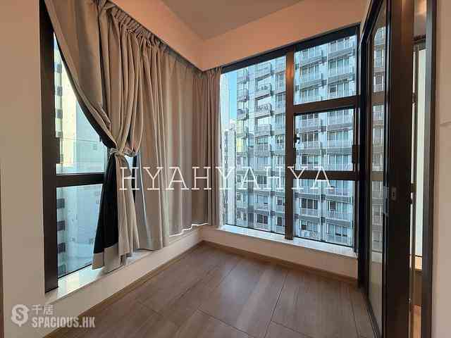 Sai Ying Pun - Two・Artlane 04