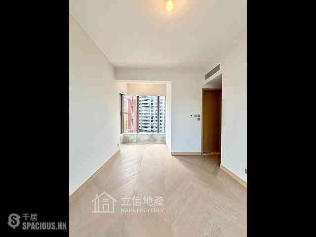 Mid Levels Central - 22A, Kennedy Road 08